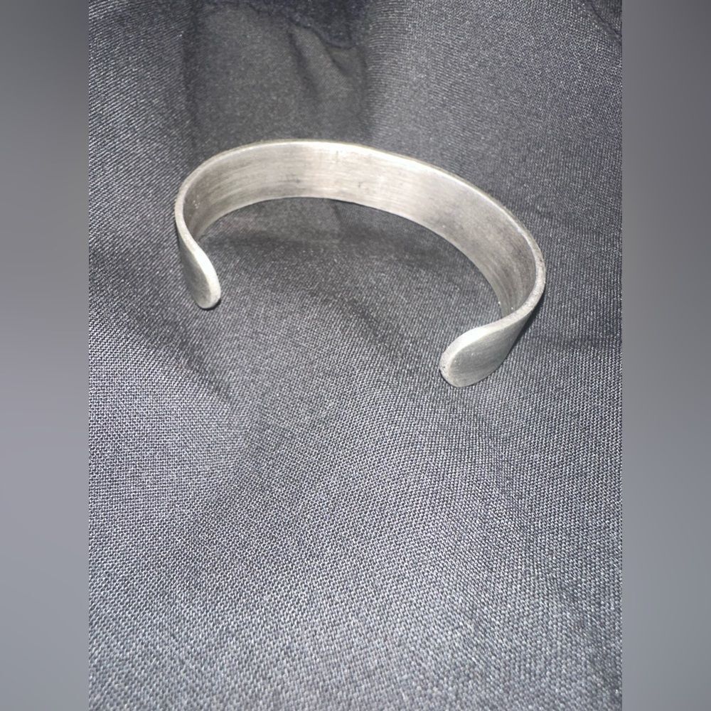 Lisa Leonard silver “I hold your heart in mine” cuff bracelet. - Picture 3 of 5